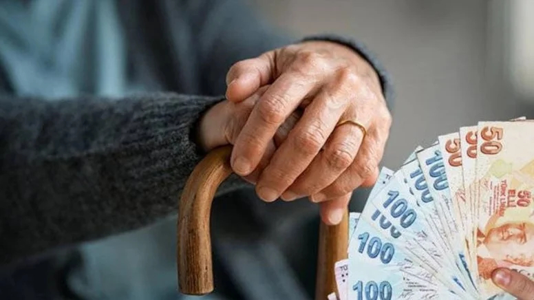 Emeklilik haklarını kıl payı mağdur olan yüz binlerce vatandaş için yepyeni haber geldi! Masadaki kademeli emeklilik formülü sonunda netlik kazandı