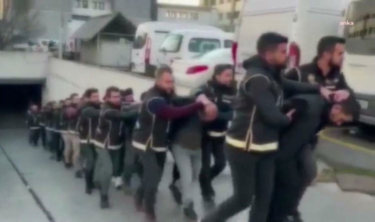 Son dakika haberi... Bakan Ali Yerlikaya duyurdu... 81 ilde "Çember-21" Harekatı: Binlerce kaçak yakalandı! - Türkiye'den son dakika haberleri