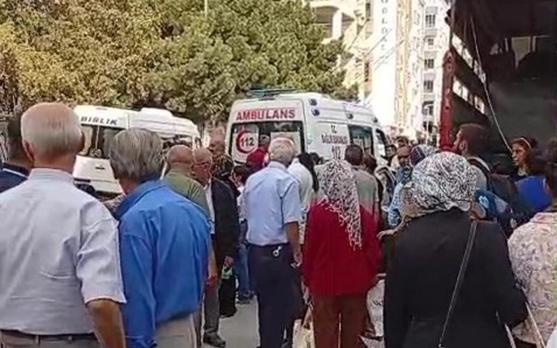 Veli Ağbaba Pazarda Aniden Fenalaştı ve Hastaneye Kaldırıldı